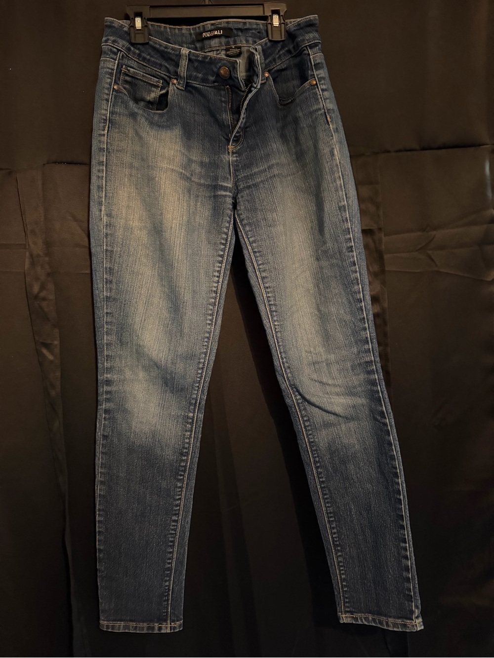 Roz & Ali Women's Skinny Jeans in Faded Blue Wash